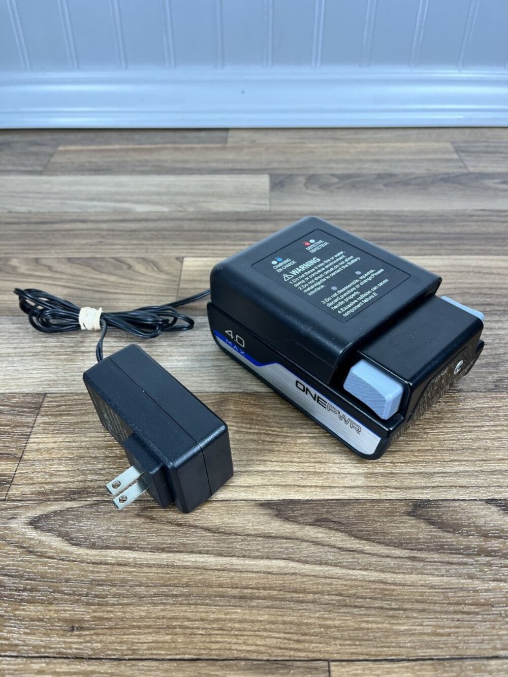Hoover ONEPWR BH25040 Li-Ion 20V Max 4.0 Ah Battery w/ Charger